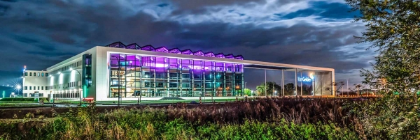 Experience Center Van Gelder by night
